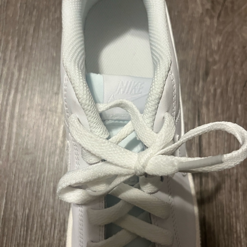 Nike Women's White Sneakers - Picture 8 of 9